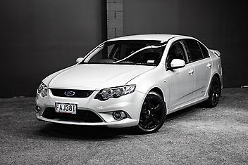153,000 Km, Sedan, 3984 cc, Petrol engine, Automatic