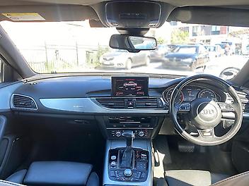 81,000 Km, Sedan, 2800 cc, Petrol engine, Automatic
