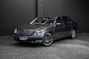 113,000 Km, Sedan, 4293 cc, Petrol engine, Automatic