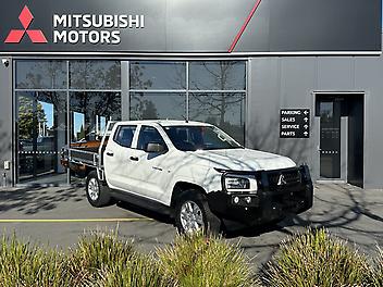 10 Km, Utility, 2442150 cc, Diesel engine, 6-gear automatic