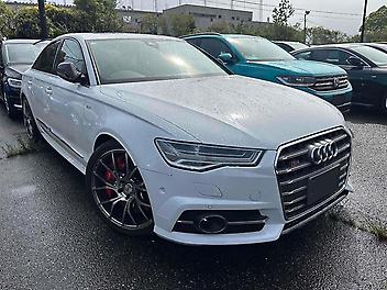 69,000 Km, Sedan, 4000 cc, Petrol engine, Automatic