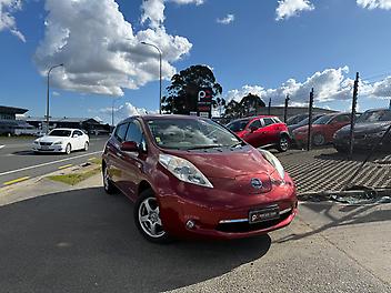 43,786 Km, Hatchback, 0 cc, Electric engine, Automatic