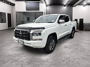 44,000 Km, Ute, 2442 cc, Diesel engine, 6 Speed Auto