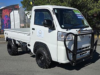 6 Km, Ute, 660 cc,  engine, 5-Speed Manual