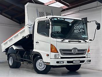 144,000 Km, Truck - Tip Truck, 4720 cc,  engine, 6 Speed Manual