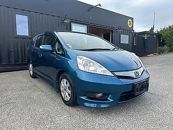 96,878 Km, Station Wagon, 1300 cc, Hybrid engine, Automatic