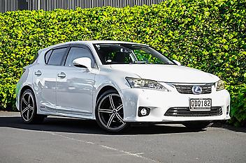 143,969 Km, Hatchback, 1800 cc, Hybrid engine, Auto