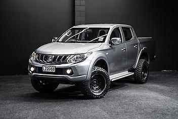 142,000 Km, Ute, 2442 cc, Diesel engine, Manual