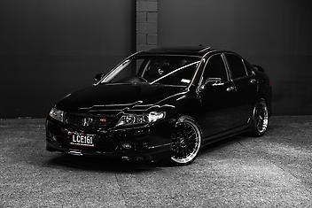 125,000 Km, Sedan, 2350 cc, Petrol engine, Automatic