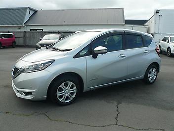 76,000 Km, Hatchback, 1200 cc, Hybrid (Electricity) engine, automatic