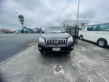 204,850 Km, Station Wagon, 3956 cc, Petrol engine, Automatic