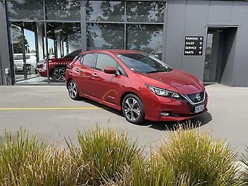 48,000 Km, Hatchback, Electric engine, automatic