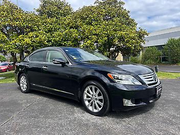 140,000 Km, Sedan, 5000 cc, Hybrid engine, Automatic
