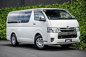 77,243 Km, Van, 2000 cc, Petrol engine, Automatic