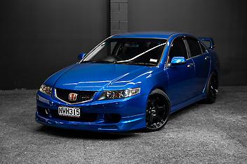 189,000 Km, Sedan, 2354 cc, Petrol engine, Manual