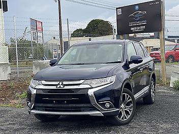 108,000 Km, RV-SUV, 2400 cc, Petrol engine, Automatic
