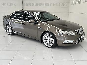 172,300 Km, Sedan, 3984 cc, Petrol engine, 6 Speed Automatic (TipTronic)