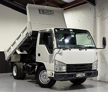 81,537 Km, Truck - Tip Truck, 2990 cc, Diesel engine, 6 Speed Manual