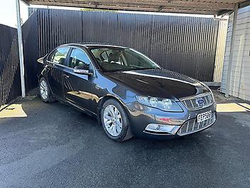 209,398 Km, Sedan, 3984 cc, Petrol engine, Automatic