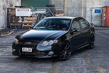 183,414 Km, Sedan, 3984 cc, Petrol engine, Automatic