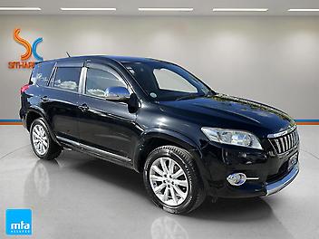 169,720 Km, RV-SUV, 2360 cc, Petrol engine, Auto