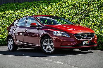 12,635 Km, Hatchback, 1600 cc, Petrol engine, Automatic