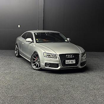 114,000 Km, Coupe, 3190 cc, Petrol engine, Automatic