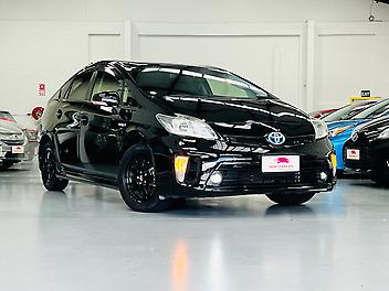 102,769 Km, Sedan, 1797 cc, Hybrid engine, Automatic