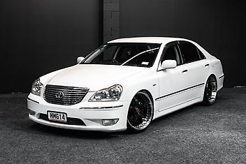 138,000 Km, Sedan, 4290 cc, Petrol engine, Tiptronic