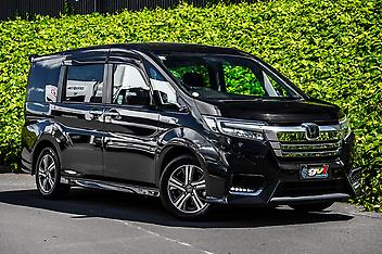 123,097 Km, People Mover, 2000 cc, Hybrid engine, Automatic