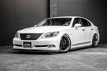 105,000 Km, Sedan, 4600 cc, Petrol engine, Automatic