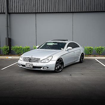 123,000 Km, Sedan, 4960 cc, Petrol engine, Automatic