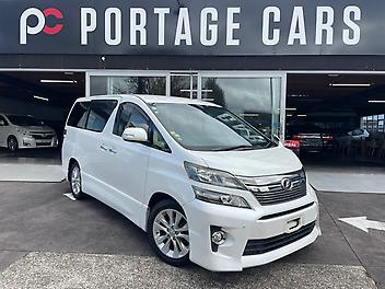 119,710 Km, People Movers, 2262 cc, Petrol engine, Automatic