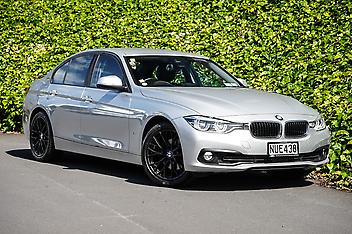 52,176 Km, Sedan, 2000 cc, Hybrid engine, Auto