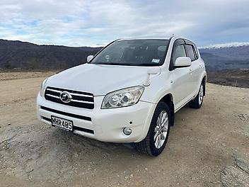 171,540 Km, Station Wagon, 2360 cc, Petrol engine, Automatic