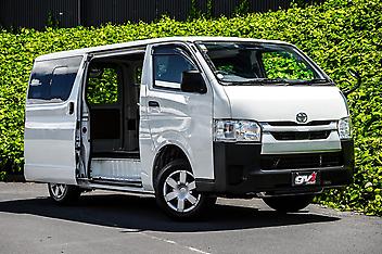 71,215 Km, Van, 2000 cc, Petrol engine, Automatic