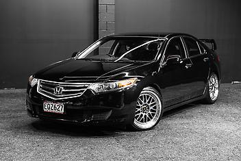 163,000 Km, Sedan, 2354 cc, Petrol engine, Tiptronic