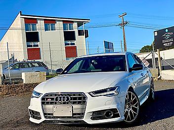 69,000 Km, Sedan, 4000 cc, Petrol engine, Automatic