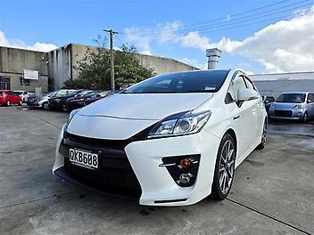 97,702 Km, Hatchback, 1800 cc, Hybrid engine, Automatic