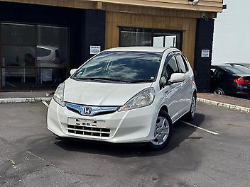 81,000 Km, Hatchback, 1300 cc, Petrol - Hybrid engine, Automatic