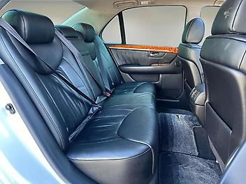 55,817 Km, Sedan, 4292 cc, Petrol engine, Auto