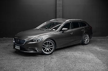 120,000 Km, Station Wagon, 1997 cc, Petrol engine, Automatic