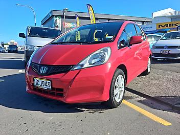 141,202 Km, Hatchback, 1339 cc, Petrol engine, Automatic