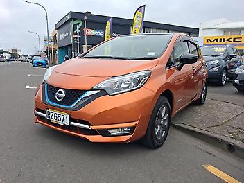 104,379 Km, Hatchback, 1198 cc, Hybrid (Electricity) engine, Automatic
