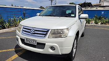 211,598 Km, Station Wagon, 2390 cc, Petrol engine, Auto