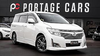 119,900 Km, People Movers, 2500 cc, Petrol engine, Automatic