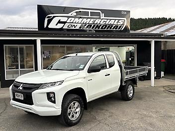 211,986 Km, Ute, 2442 cc, Diesel engine, Auto