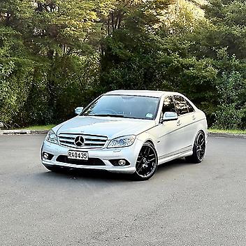 80,000 Km, Sedan, 2990 cc, Petrol engine, Automatic
