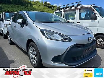 100,647 Km, Hatchback, 1500 cc, Hybrid (Electricity) engine, Automatic