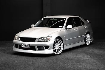 161,000 Km, Sedan, 1998 cc, Petrol engine, Manual